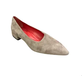 4302 Dove Suede Flat