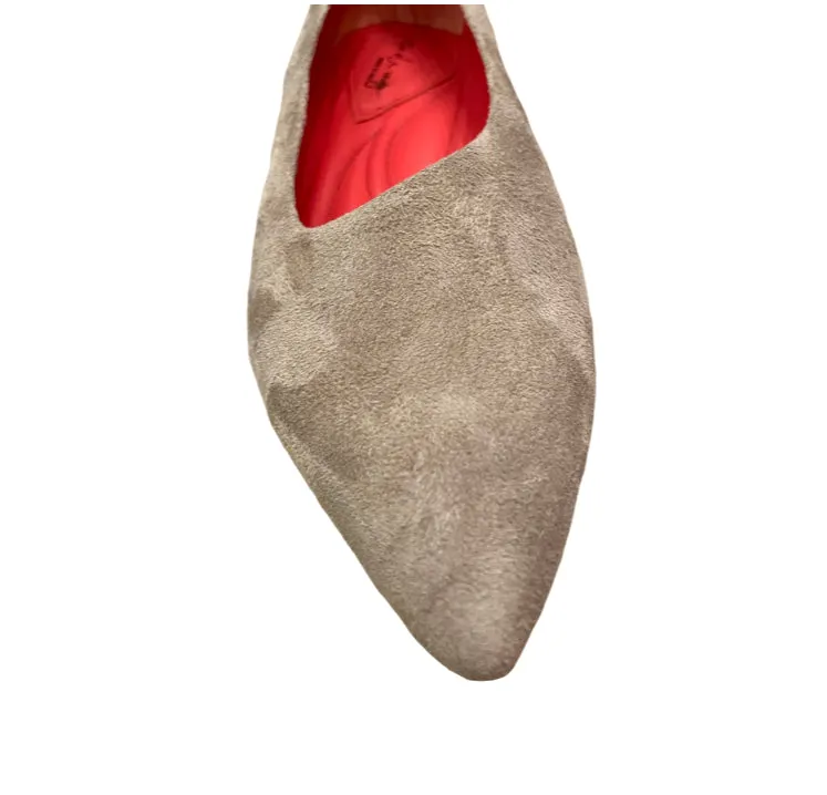 4302 Dove Suede Flat