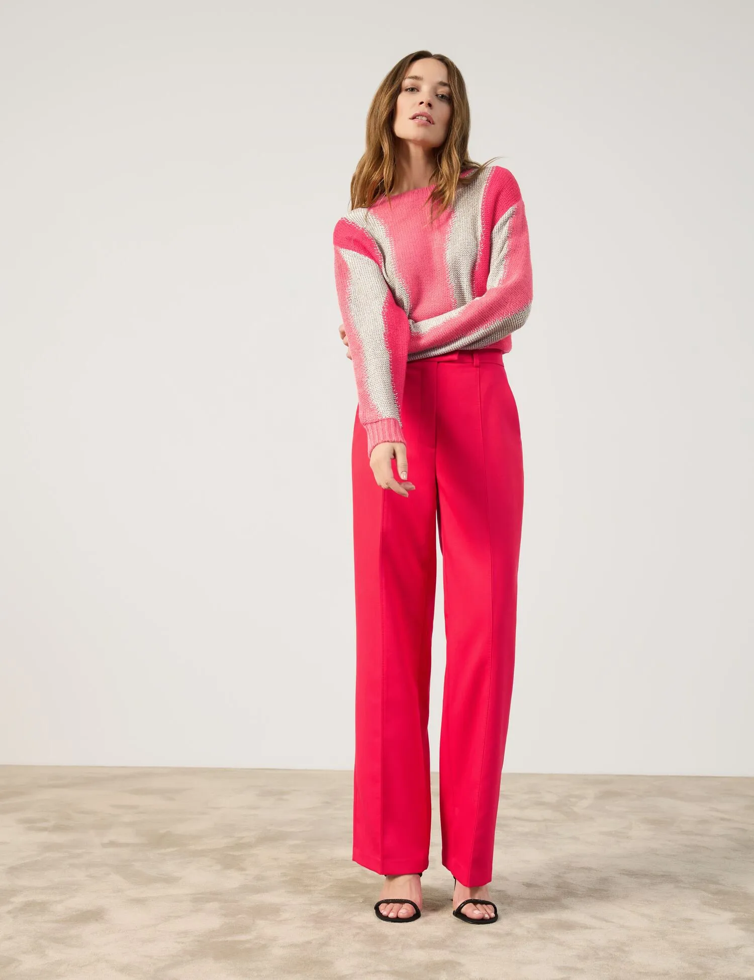 Elegant trousers with a wide leg