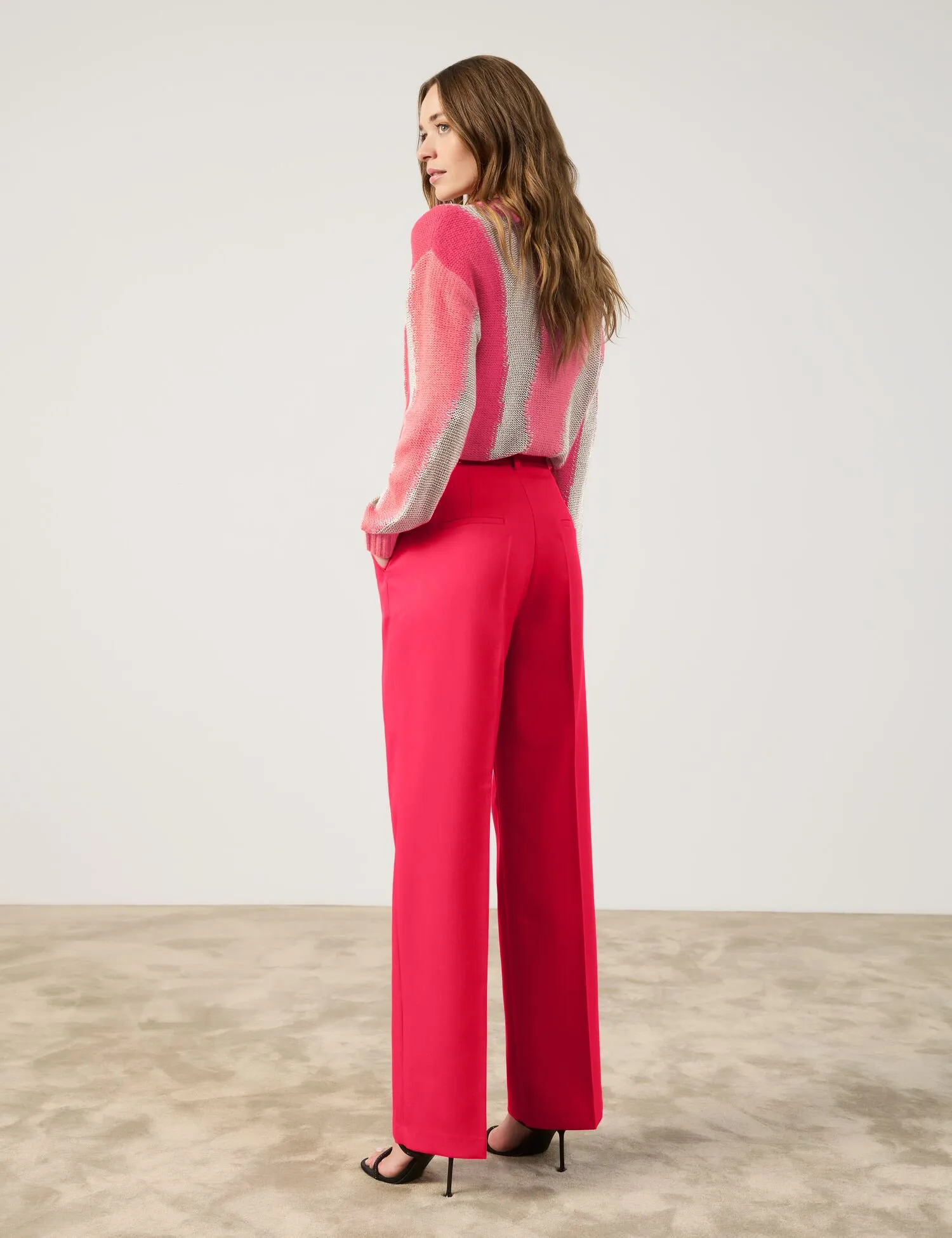 Elegant trousers with a wide leg