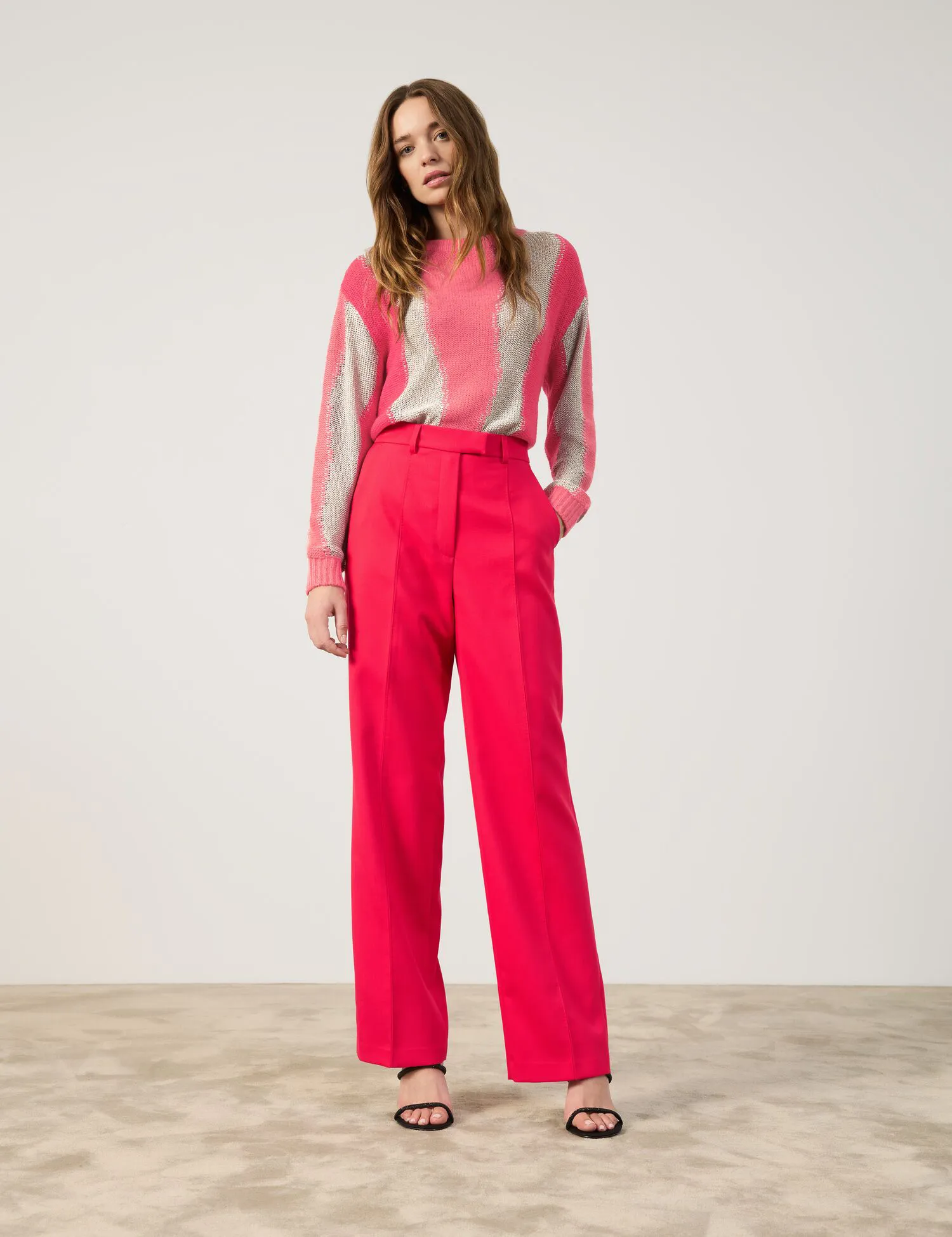 Elegant trousers with a wide leg