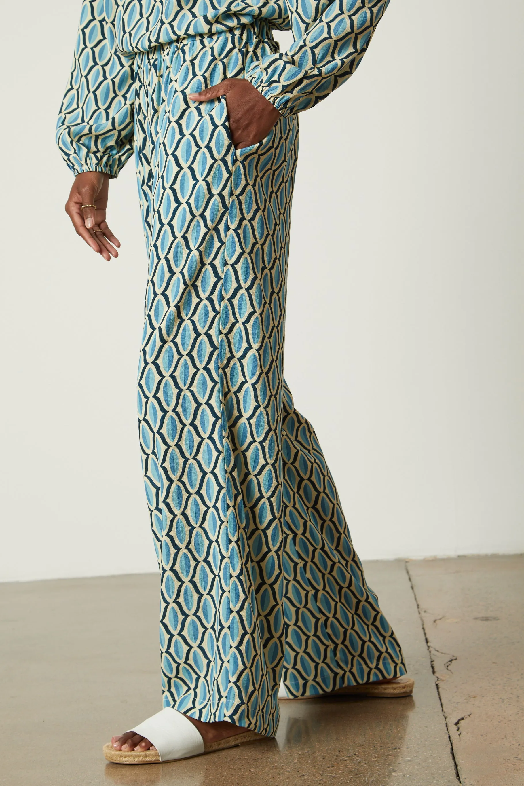 ELIZA GEO PRINT CREPE TROUSERS IN BLUE