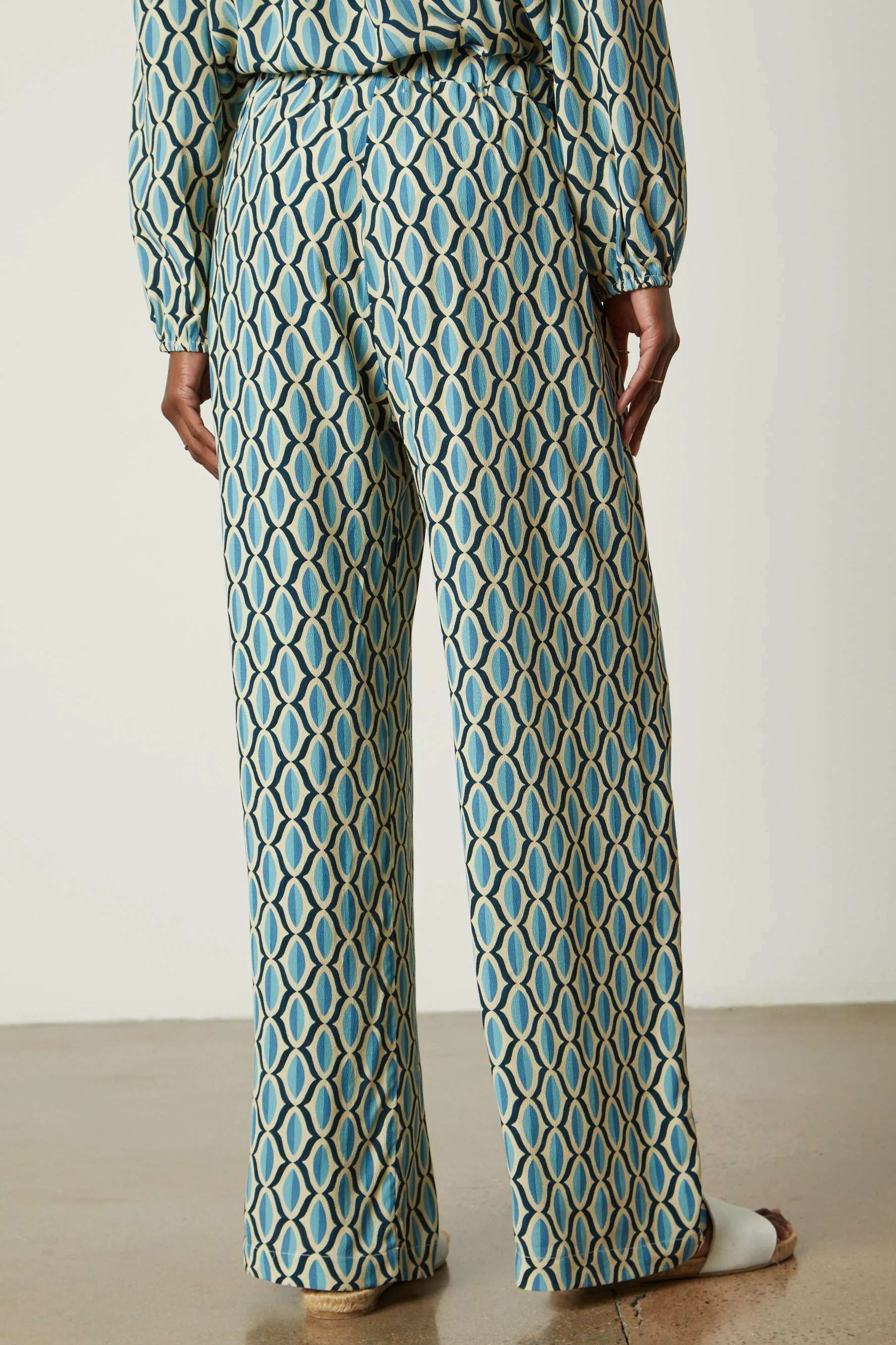 ELIZA GEO PRINT CREPE TROUSERS IN BLUE