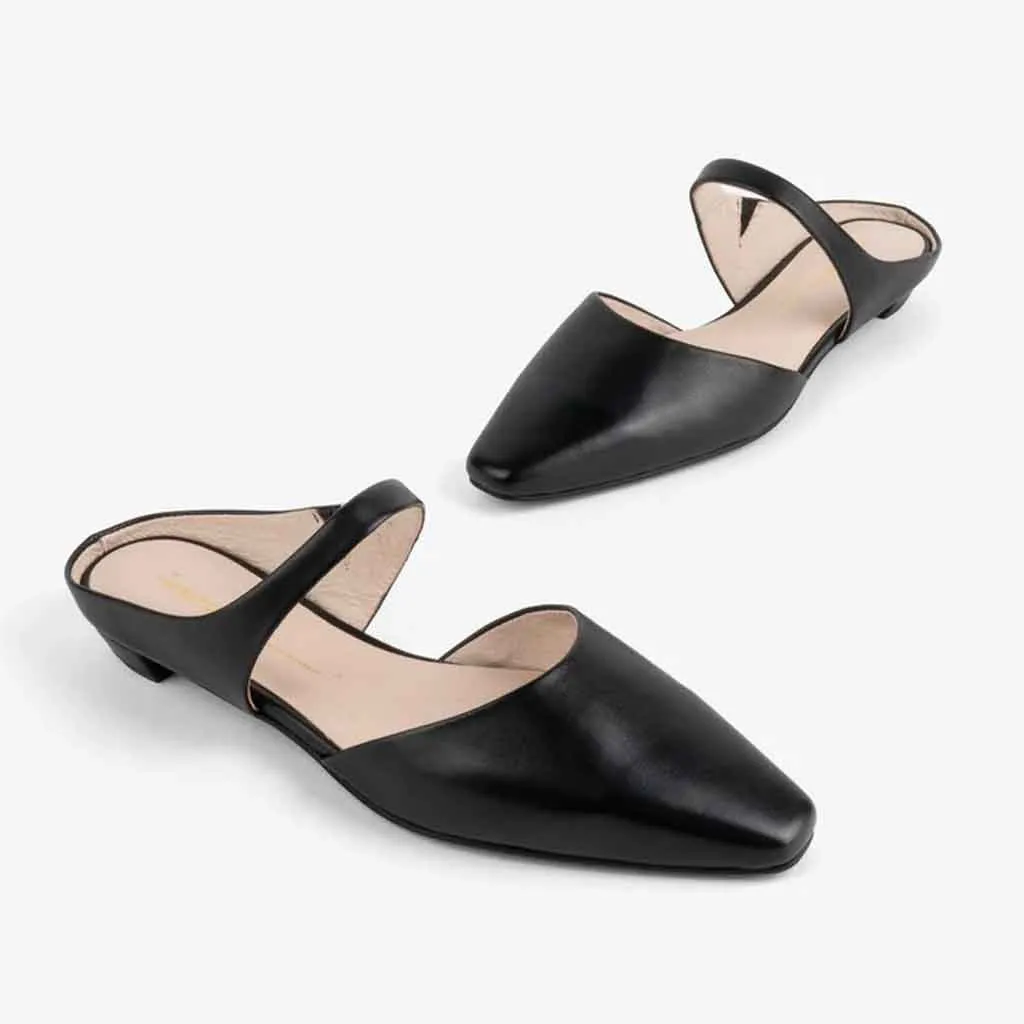 Intentionally _____ Lourdes Flat - Black