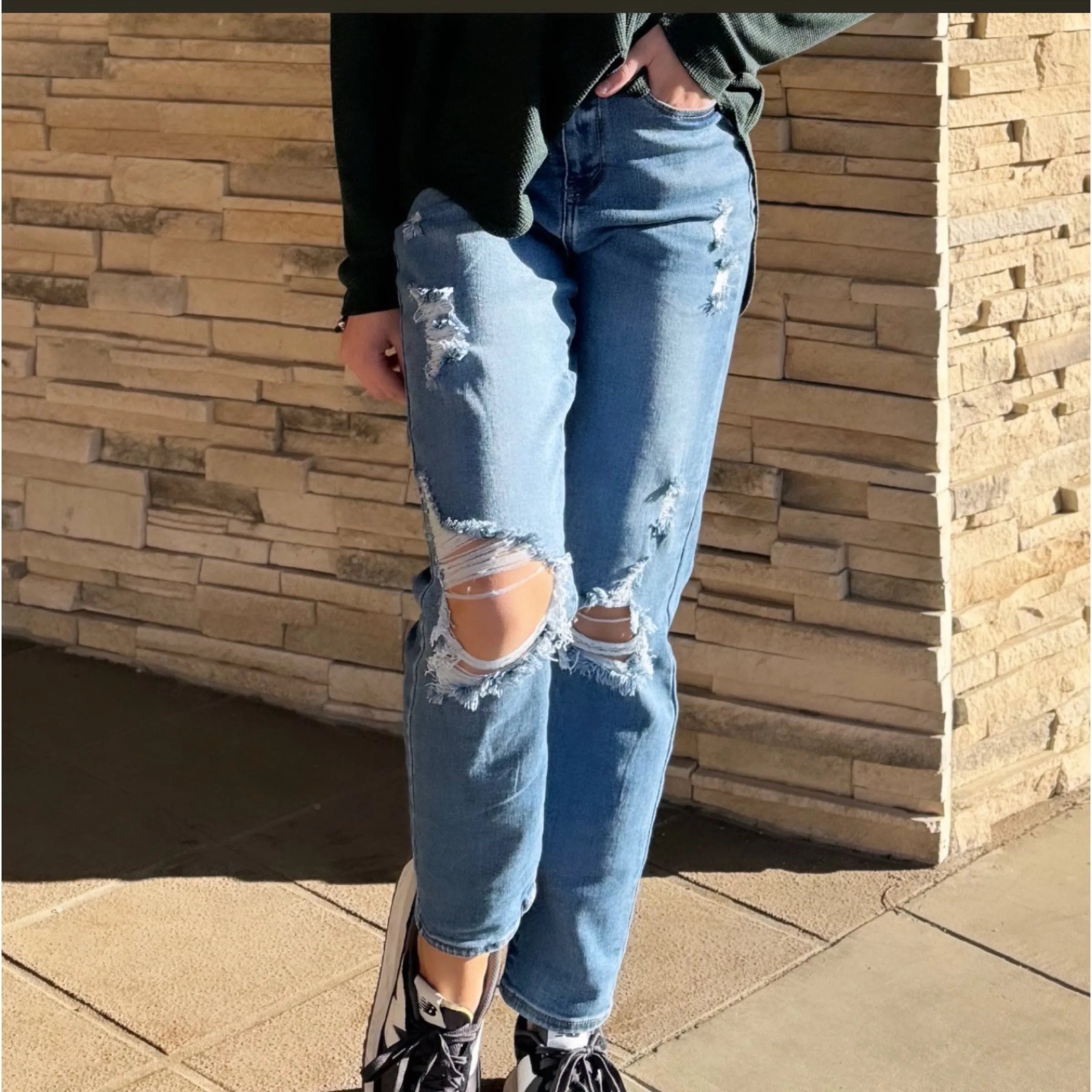 Distressed Mom Jeans: Stylish Denim with Ripped Knees