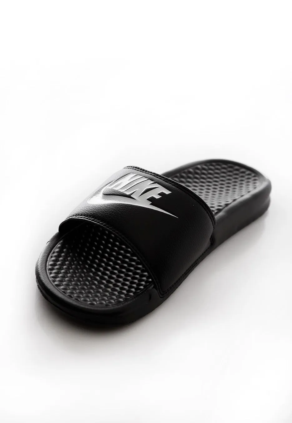 Nike - Benassi Just Do It. Black/White - Slides