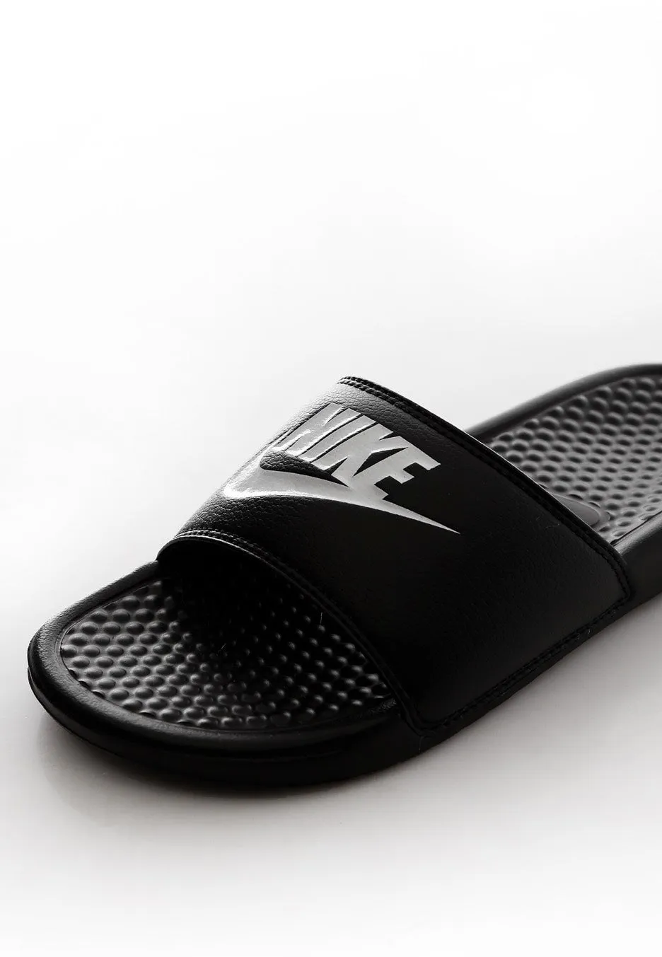 Nike - Benassi Just Do It. Black/White - Slides