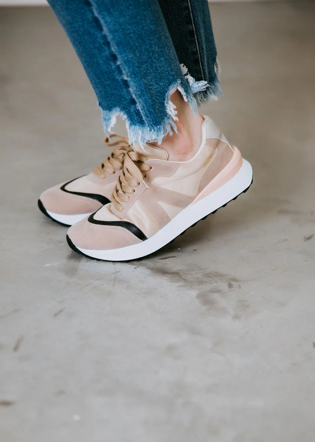 Nova Platform Sneakers