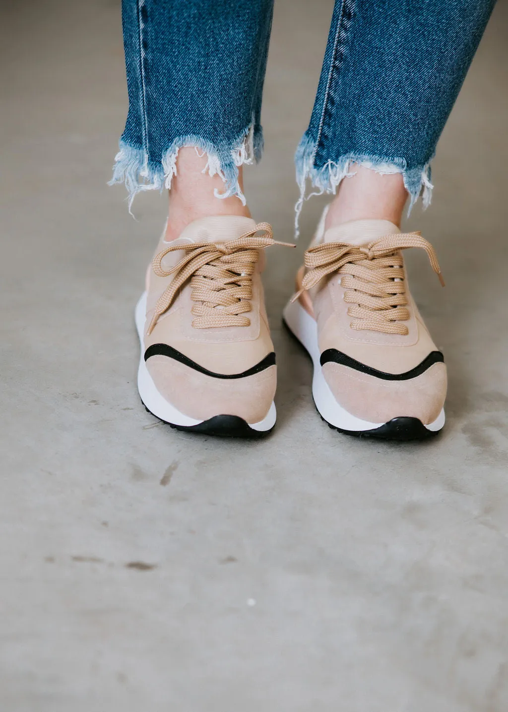 Nova Platform Sneakers