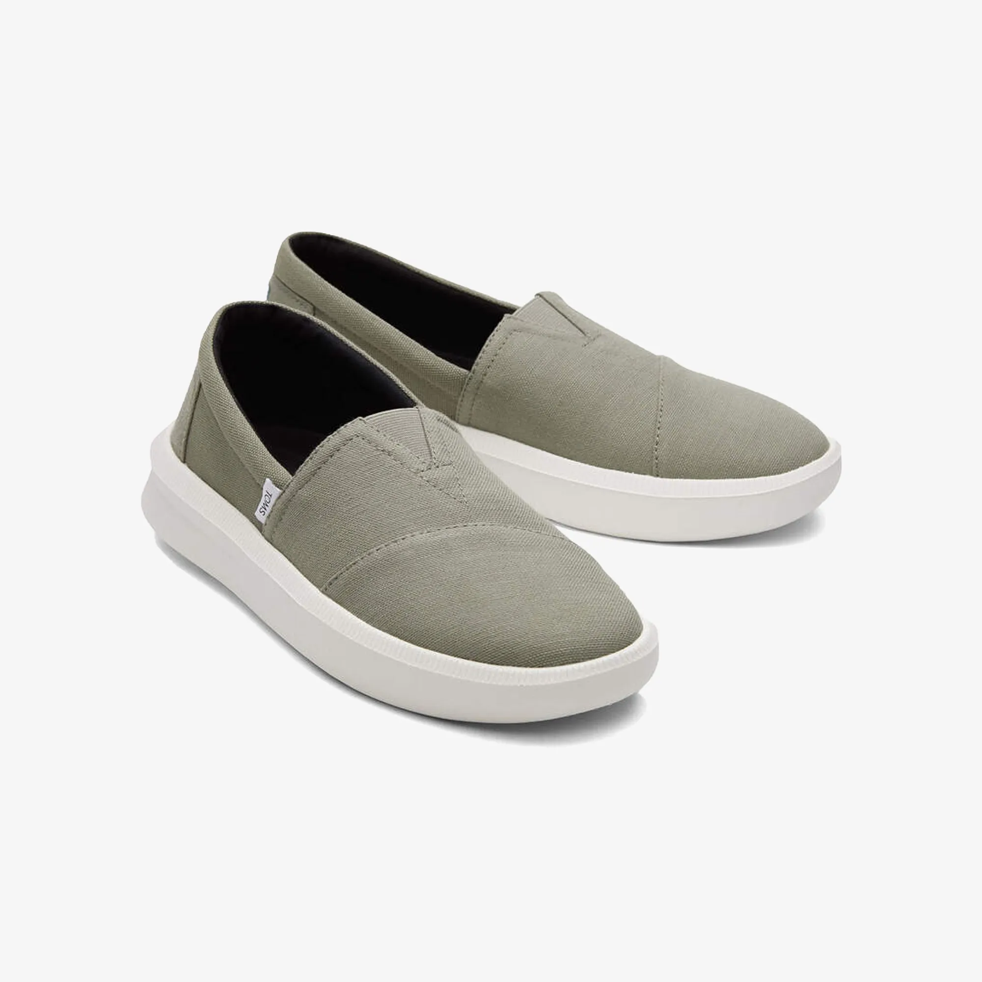 Rover trainers made from recycled cotton in vetiver grey.