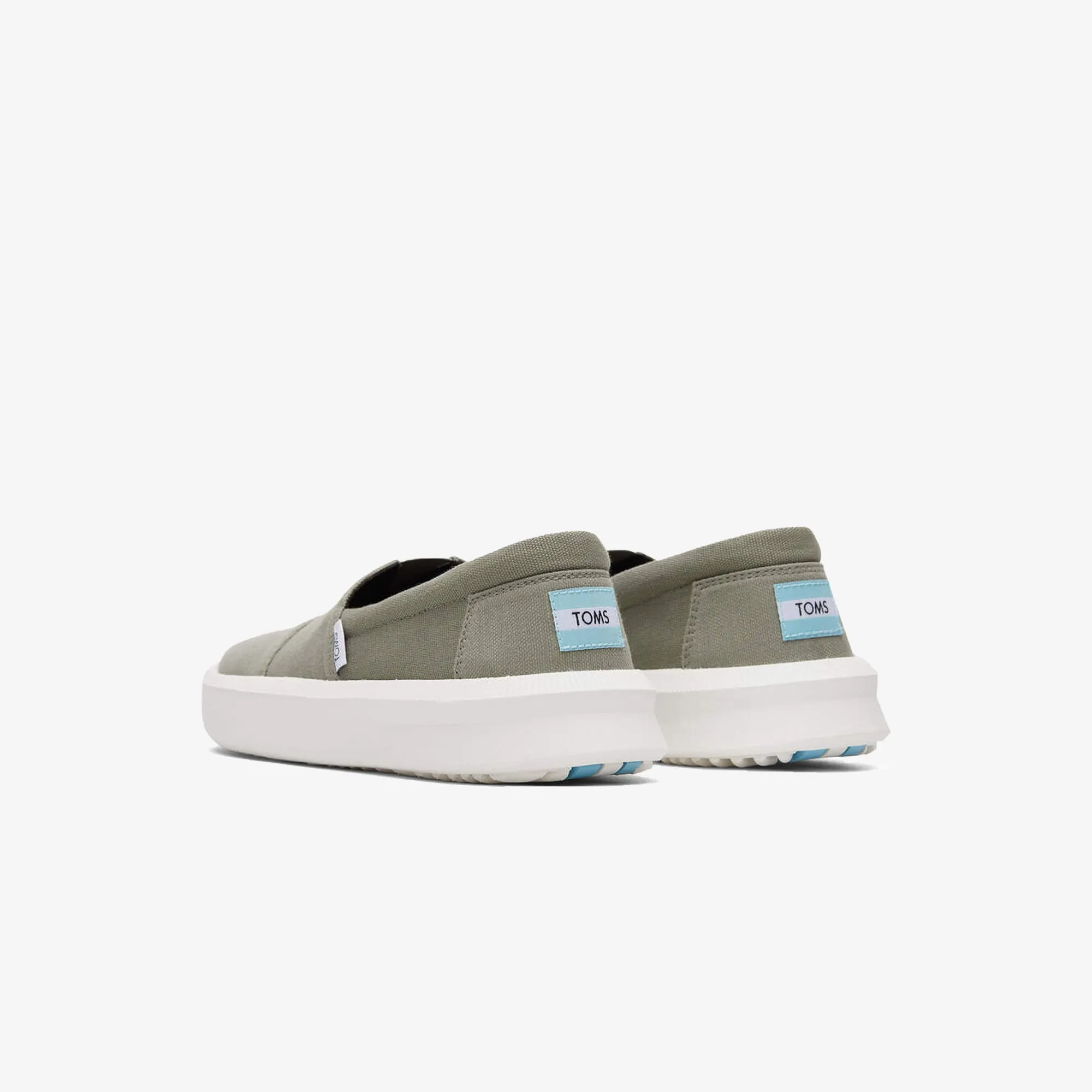 Rover trainers made from recycled cotton in vetiver grey.