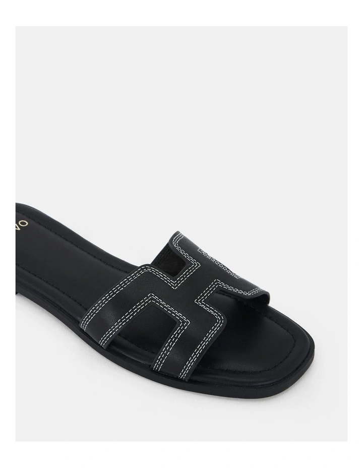 Sachie Slides in Black/White