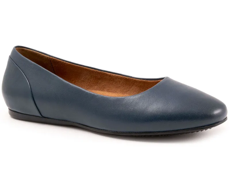 Softwalk Shiraz - Women's Flat