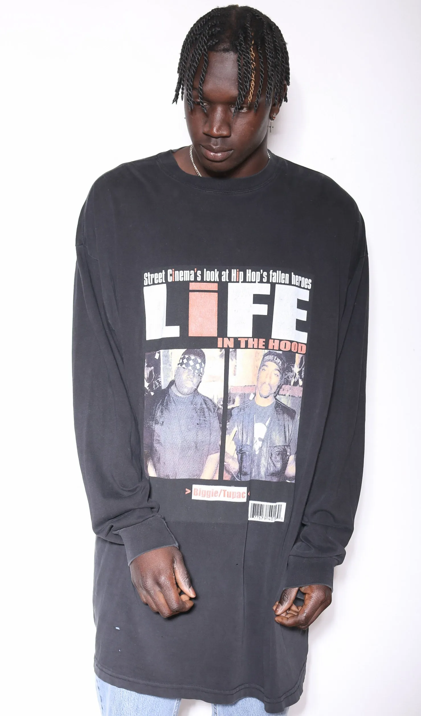 VINTAGE 'LIFE IN THE HOOD' BIGGIE AND TUPAC L/S TEE *HOLES FRONT/UNDERARM* (5XL)- TAG LABELLED NEW YORK