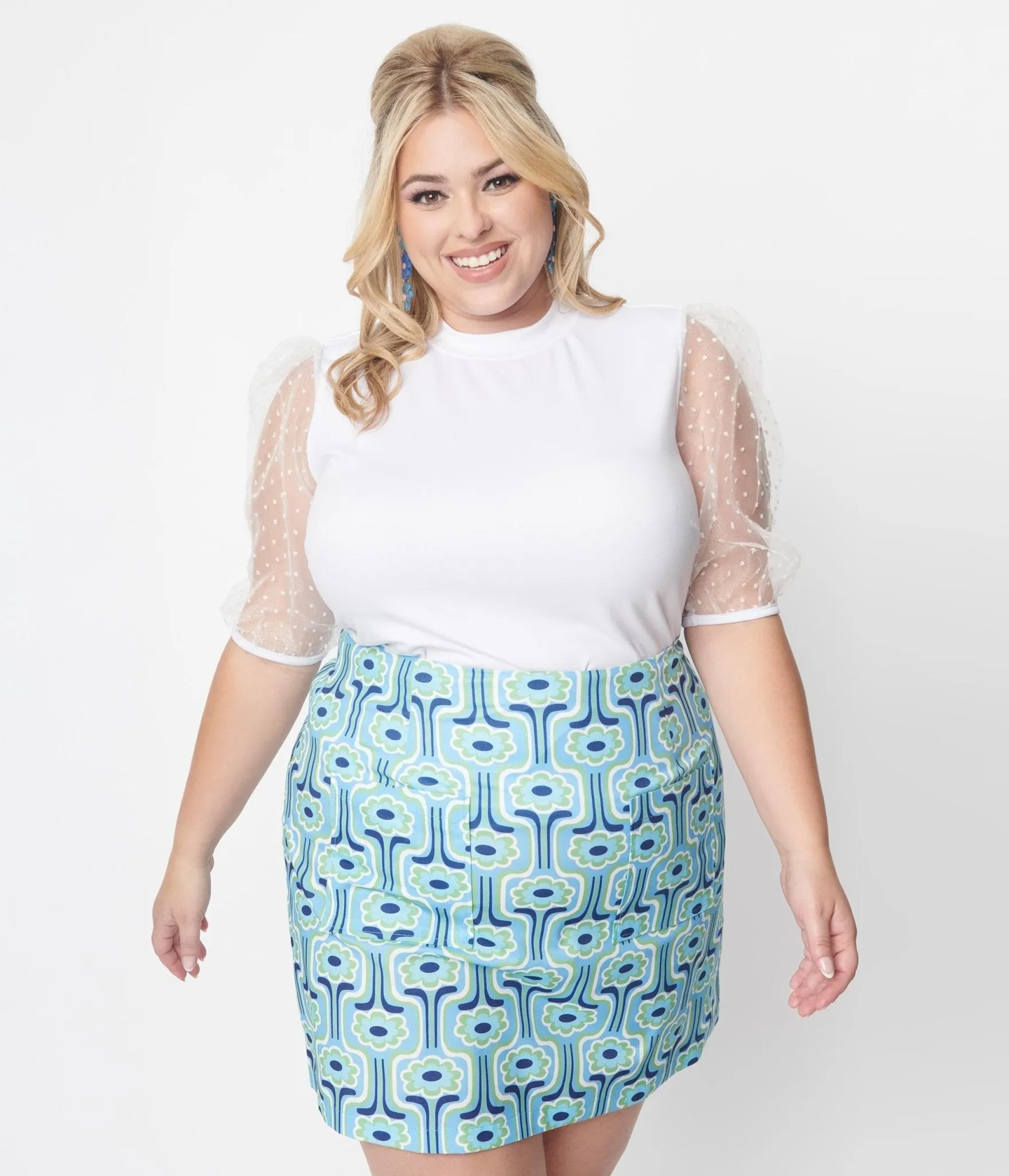 White Plus Size Balloon Sleeve Top with Clip Dot Pattern