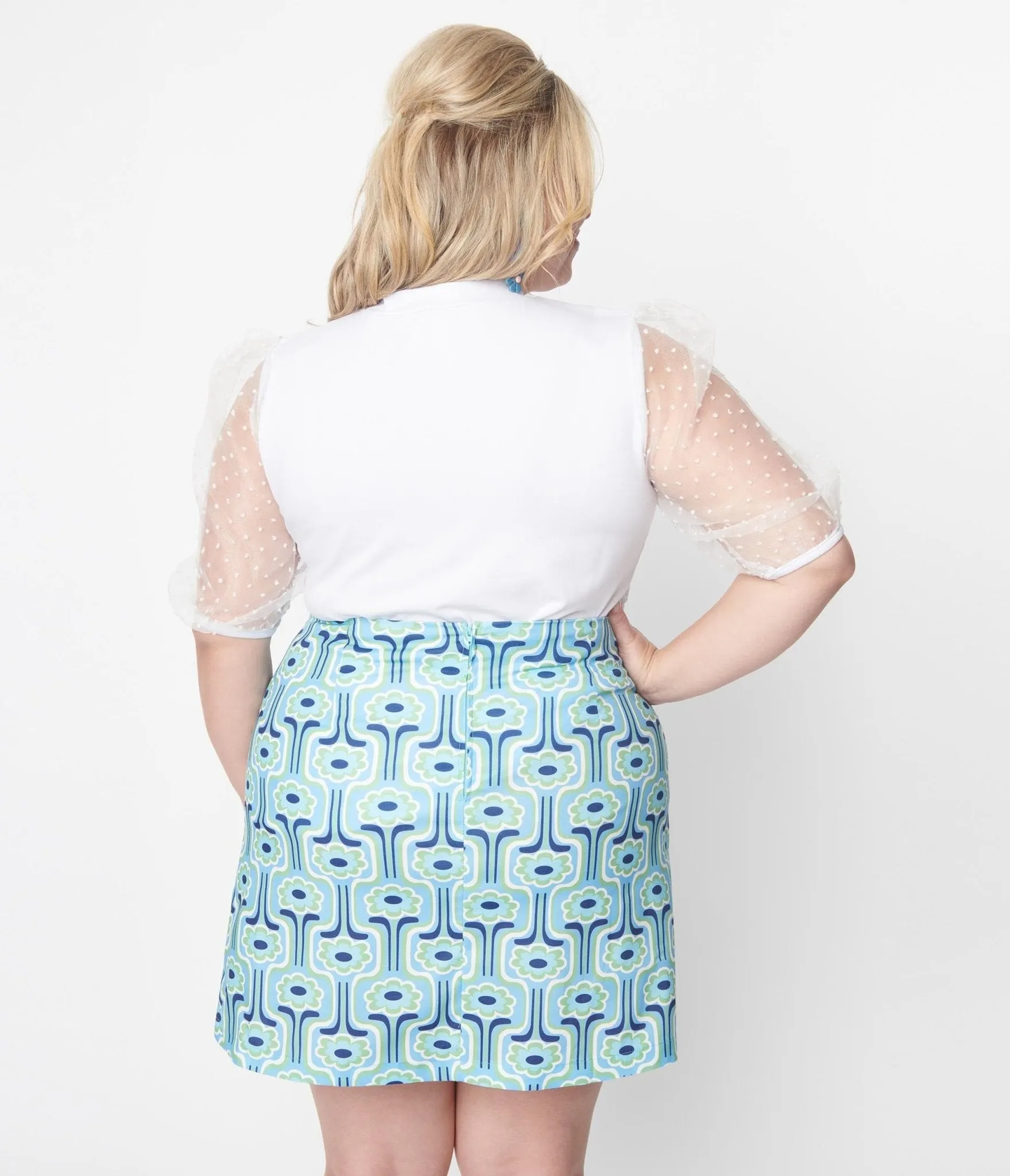 White Plus Size Balloon Sleeve Top with Clip Dot Pattern