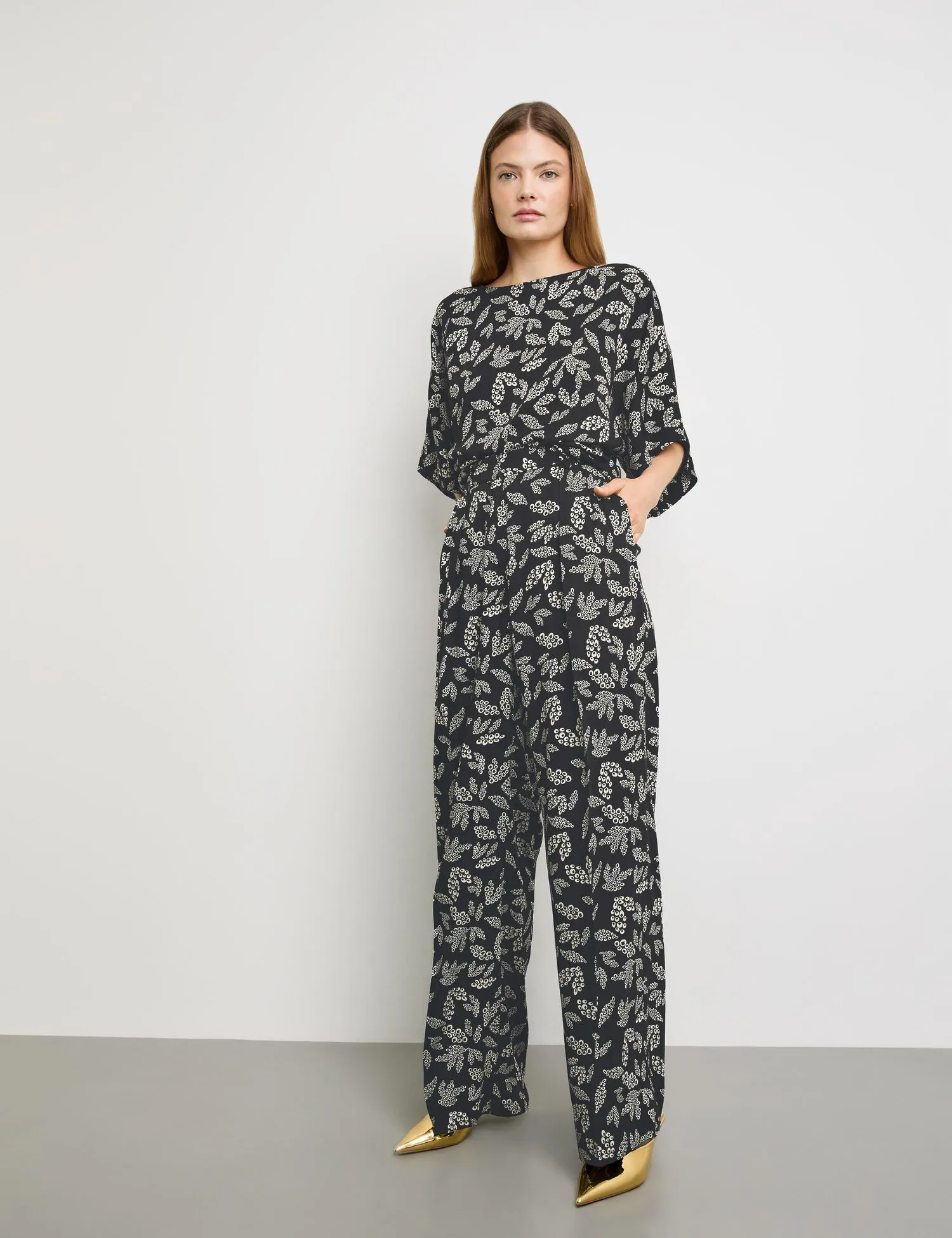 Wide palazzo trousers made of satin