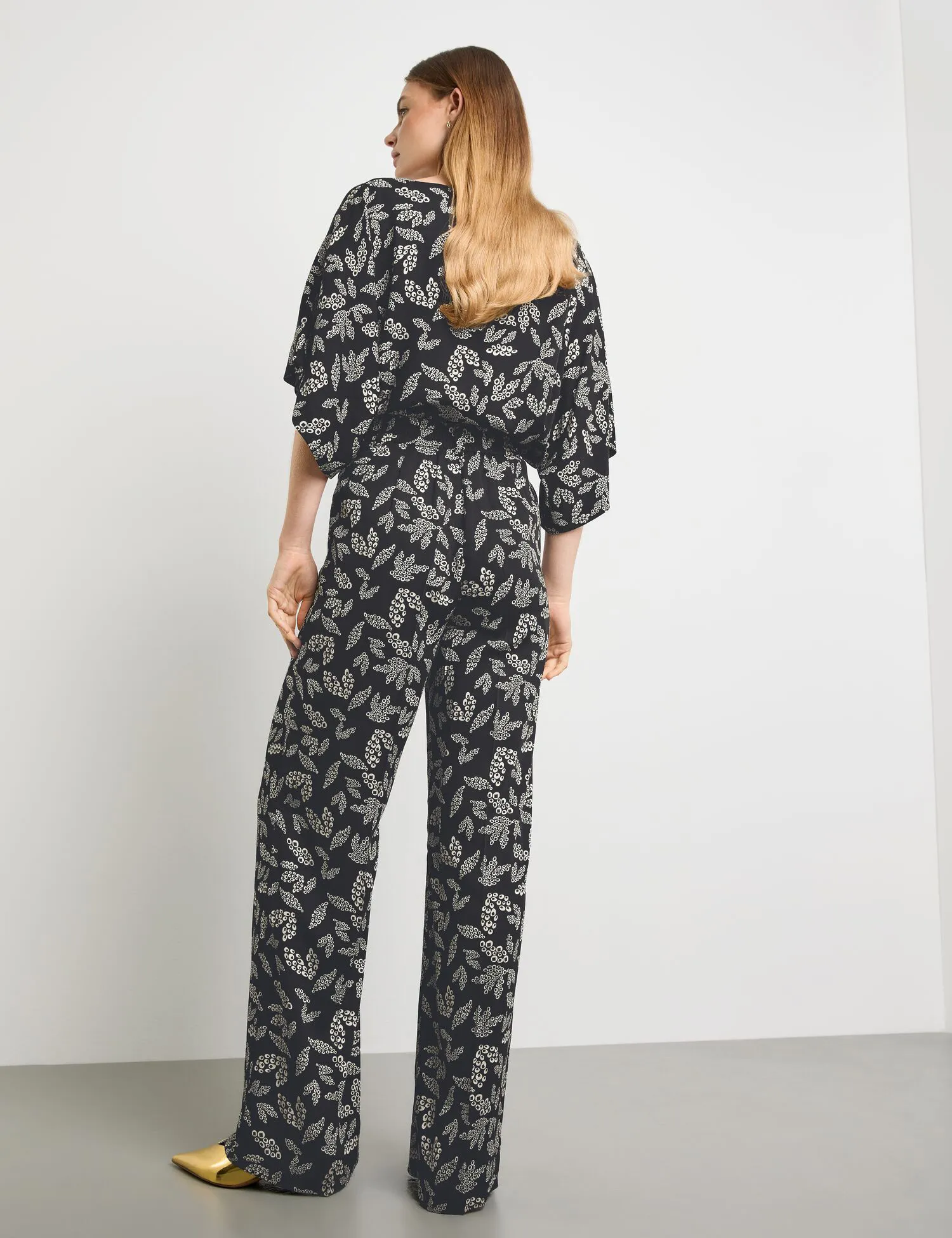 Wide palazzo trousers made of satin